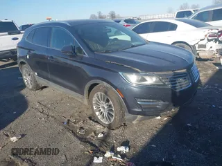 2015 Lincoln MKC z VIN 5LMCJ1A98FUJ24654, wystawiony jako IAAI lot #41676640 z przebiegiem 72 319 mil mil oraz . Historia ofert i sprzedaży dostępna na DreamBid. Obrazek 1.
