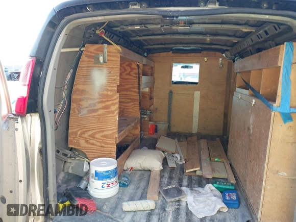 2006 Chevrolet City Express Cargo z VIN 1GCEG15X261239839, wystawiony jako IAAI lot #41196866 z przebiegiem 212 938 mil mil oraz . Historia ofert i sprzedaży dostępna na DreamBid. Obrazek 8.