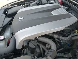 2024 Lexus IS 350 F Sport z VIN JTHGZ1E28R5033508, wystawiony jako IAAI lot #42606657 z przebiegiem 15 382 mil mil oraz . Historia ofert i sprzedaży dostępna na DreamBid. Obrazek 17.