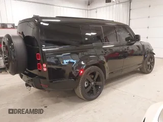 2024 Land Rover Defender X-Dynamic SE z VIN SALE2FEU1R2300221, wystawiony jako IAAI lot #41579863 z przebiegiem 13 981 mil mil oraz . Historia ofert i sprzedaży dostępna na DreamBid. Obrazek 4.