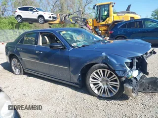 2011 Chrysler 300 C z VIN 2C3CA6CT1BH580137, wystawiony jako IAAI lot #42144399 z przebiegiem 133 082 mil mil oraz . Historia ofert i sprzedaży dostępna na DreamBid. Obrazek 14.
