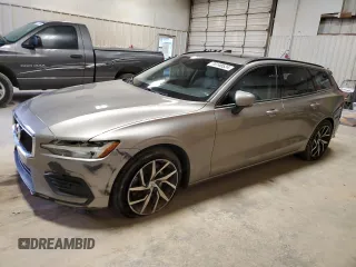 2020 Volvo V60 Momentum z VIN YV1102EK2L2349769, wystawiony jako Copart lot #70149524 z przebiegiem 41 940 mil mil oraz Szkoda całkowita • Salvage title. Historia ofert i sprzedaży dostępna na DreamBid. Obrazek 1.