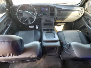 2003 GMC Sierra 1500HD SLT z VIN 1GTGK13U83F193383, wystawiony jako Copart lot #48501345 z przebiegiem 182 639 mil mil oraz Szkoda całkowita • Salvage title. Historia ofert i sprzedaży dostępna na DreamBid. Obrazek 8.