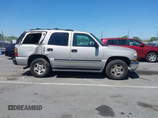 2004 Chevrolet Tahoe LS z VIN 1GNEC13V04J244023, wystawiony jako IAAI lot #42135613 z przebiegiem 298 581 mil mil oraz . Historia ofert i sprzedaży dostępna na DreamBid. Obrazek 13.