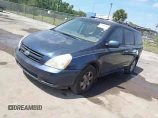 2008 Kia Sedona LX with VIN KNDMB233X86193666, listed as a IAAI auction lot 42041414 with 175,667 mi miles. Bid and sale history available at carsss.com. Image 2.