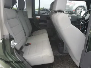 2007 Jeep Wrangler Unlimited Sahara z VIN 1J4GA59127L106988, wystawiony jako Copart lot #59750975 z przebiegiem 154 233 mil mil oraz Czysty tytuł • Clean title. Historia ofert i sprzedaży dostępna na DreamBid. Obrazek 10.