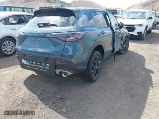 2025 Honda HR-V Sport with VIN 3CZRZ2H50SM718425, listed as a IAAI auction lot 40495569 with 834 mi miles. Bid and sale history available at carsss.com. Image 4.