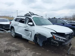 2022 Volkswagen Atlas SE z VIN 1V2KR2CA0NC517561, wystawiony jako IAAI lot #41653225 z przebiegiem 40 782 mil mil oraz . Historia ofert i sprzedaży dostępna na DreamBid. Obrazek 6.