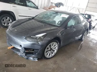 2023 Tesla Model 3 z VIN 5YJ3E1EA2PF591661, wystawiony jako IAAI lot #42014086 z przebiegiem 13 945 mil mil oraz . Historia ofert i sprzedaży dostępna na DreamBid. Obrazek 2.