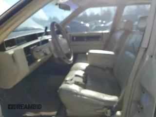 1990 Cadillac DeVille z VIN 1G6CD5333L4256377, wystawiony jako Copart lot #42613635 z przebiegiem 136 754 mil mil oraz Szkoda całkowita • Salvage title. Historia ofert i sprzedaży dostępna na DreamBid. Obrazek 7.
