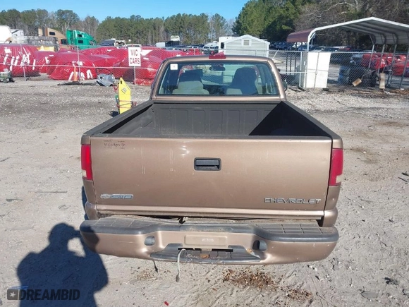 2003 Chevrolet S-10 LS with VIN 1GCCS19X138138729, listed as a IAAI auction lot 41683072 with 1 mi miles. Bid and sale history available at carsss.com. Image 17.