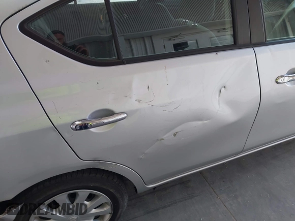 2019 Nissan Versa SV z VIN 3N1CN7AP0KL843210, wystawiony jako IAAI lot #42153678 z przebiegiem 94 408 mil mil oraz . Historia ofert i sprzedaży dostępna na DreamBid. Obrazek 6.