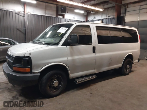 2012 Chevrolet Express Passenger LS z VIN 1GAWGPFGXC1114016, wystawiony jako IAAI lot #41514481 z przebiegiem 294 040 mil mil oraz . Historia ofert i sprzedaży dostępna na DreamBid. Obrazek 14.