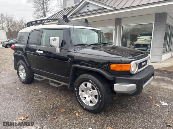 2010 Toyota FJ Cruiser with VIN JTEBU4BF7AK090884, listed as a IAAI auction lot 41331902 with 275,019 mi miles. Bid and sale history available at carsss.com. Image 1.