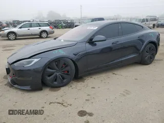 2024 Tesla Model S Plaid z VIN 5YJSA1E6XRF533786, wystawiony jako Copart lot #82057444 z przebiegiem 3 681 mil mil oraz Szkoda całkowita • Salvage title. Historia ofert i sprzedaży dostępna na DreamBid. Obrazek 1.