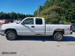 2006 Chevrolet Silverado 1500 LT1 with VIN 2GCEK19V161303709, listed as a IAAI auction lot 40294788 with 211,821 mi miles. Bid and sale history available at carsss.com. Image 12.