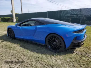 2020 McLaren GT z VIN SBM22GCA8LW000692, wystawiony jako Copart lot #44749324 z przebiegiem 18 911 mil mil oraz Nie do naprawy. Historia ofert i sprzedaży dostępna na DreamBid. Obrazek 2.