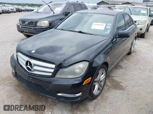 2013 Mercedes-Benz C 250 Sport z VIN WDDGF4HB0DR296803, wystawiony jako IAAI lot #42286512 z przebiegiem 219 384 mil mil oraz . Historia ofert i sprzedaży dostępna na DreamBid. Obrazek 2.