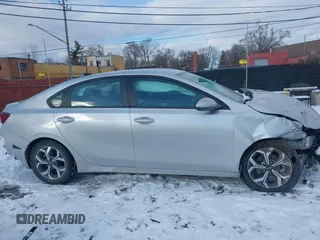 2021 Kia Forte LXS z VIN 3KPF24AD5ME270044, wystawiony jako IAAI lot #41405638 z przebiegiem 82 963 mil mil oraz . Historia ofert i sprzedaży dostępna na DreamBid. Obrazek 13.