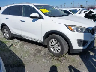2017 Kia Sorento LX z VIN 5XYPGDA30HG315882, wystawiony jako IAAI lot #41801283 z przebiegiem 165 950 mil mil oraz . Historia ofert i sprzedaży dostępna na DreamBid. Obrazek 1.