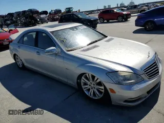 2010 Mercedes-Benz S 400 with VIN WDDNG9FB4AA290503, listed as a Copart auction lot 68741204 with 75,223 mi miles and Salvage Title. Bid and sale history available at DreamBid. Image 4.