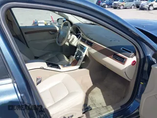 2009 Volvo S80 I6 Turbo с VIN YV1AH992291099606, выставлен на аукционе IAAI как лот 41813240 с пробегом 128 480 миль миль и . История ставок и продаж доступна на DreamBid. Изображение 5.