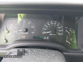 2000 Jeep Cherokee z VIN 1J4FF48S8YL216995, wystawiony jako IAAI lot #42126841 z przebiegiem 178 000 mil mil oraz . Historia ofert i sprzedaży dostępna na DreamBid. Obrazek 7.