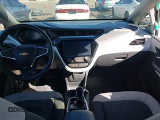 2017 Chevrolet Bolt EV LT z VIN 1G1FW6S05H4190464, wystawiony jako IAAI lot #41662766 z przebiegiem 62 954 mil mil oraz . Historia ofert i sprzedaży dostępna na DreamBid. Obrazek 5.