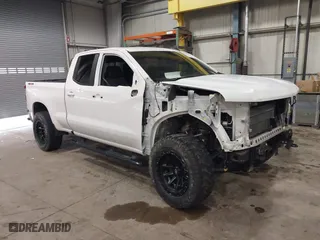 2019 Chevrolet Silverado 1500 LT with VIN 1GCRYDED6KZ267452, listed as a IAAI auction lot 41211816 with 90,803 mi miles. Bid and sale history available at carsss.com. Image 1.