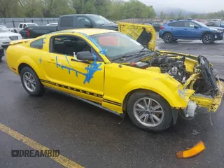2005 Ford Mustang Deluxe with VIN 1ZVFT80N755214860, listed as a IAAI auction lot 42060292 with 138,177 mi miles. Bid and sale history available at carsss.com. Image 1.