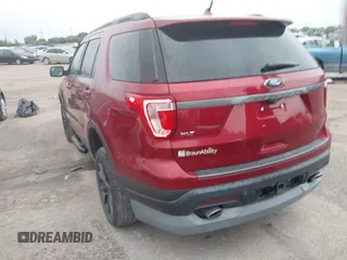 2018 Ford Explorer XLT z VIN 1FM5K7D87JGA87814, wystawiony jako IAAI lot #42393275 z przebiegiem 39 672 mil mil oraz . Historia ofert i sprzedaży dostępna na DreamBid. Obrazek 3.