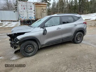 2023 Kia Seltos LX z VIN KNDEPCAA6P7376312, wystawiony jako Copart lot #52946175 z przebiegiem 34 898 mil mil oraz Szkody całkowita. Historia ofert i sprzedaży dostępna na DreamBid. Obrazek 1.