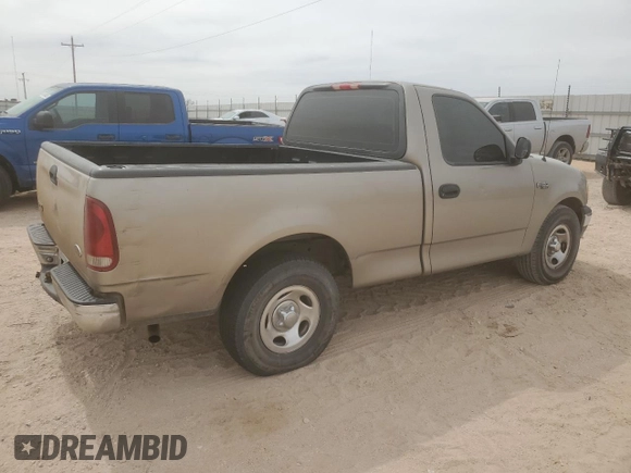 2002 Ford F-150 XL z VIN 1FTRF17292KE39045, wystawiony jako Copart lot #48860845 z przebiegiem 111 176 mil mil oraz Czysty tytuł • Clean title. Historia ofert i sprzedaży dostępna na DreamBid. Obrazek 3.