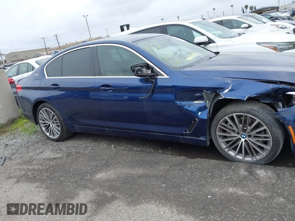2019 BMW 5 Series 530e iPerformance with VIN WBAJA9C59KB389898, listed as a IAAI auction lot 41479595 with 90,965 mi miles. Bid and sale history available at carsss.com. Image 13.