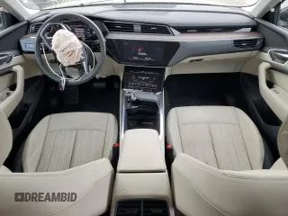 2024 Audi Q8 e-tron Premium Plus z VIN WA15AAGE3RB008258, wystawiony jako Copart lot #78146344 z przebiegiem 12 264 mil mil oraz Szkoda całkowita • Salvage title. Historia ofert i sprzedaży dostępna na DreamBid. Obrazek 8.