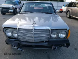 1984 Mercedes-Benz 300 with VIN WDBAB33A3EA035071, listed as a Copart auction lot 77359544 with 252,393 mi miles and Salvage Title. Bid and sale history available at carsss.com. Image 5.