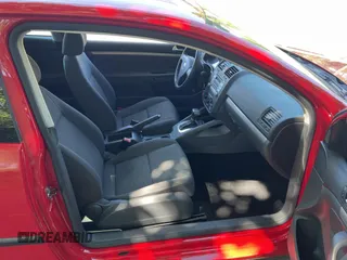 2007 Volkswagen Rabbit z VIN WVWBR71K57W214576, wystawiony jako Copart lot #55692465 z przebiegiem 57 793 mil mil oraz Tytuł czysty. Historia ofert i sprzedaży dostępna na DreamBid. Obrazek 5.