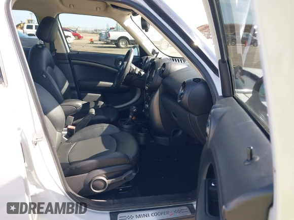 2016 MINI Countryman S z VIN WMWZC5C57GWU00192, wystawiony jako IAAI lot #42345660 z przebiegiem 57 683 mil mil oraz . Historia ofert i sprzedaży dostępna na DreamBid. Obrazek 5.