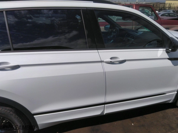 2022 Volkswagen Tiguan SE R-Line Black with VIN 3VVCB7AX0NM029502, listed as a IAAI auction lot 40141730 with 41,362 mi miles. Bid and sale history available at carsss.com. Image 13.