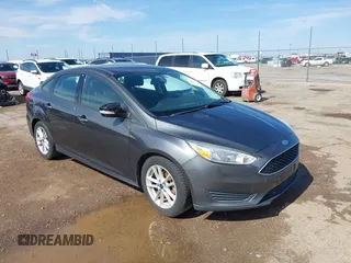 2017 Ford Focus SE z VIN 1FADP3F22HL235085, wystawiony jako IAAI lot #42465812 z przebiegiem 84 419 mil mil oraz . Historia ofert i sprzedaży dostępna na DreamBid. Obrazek 1.
