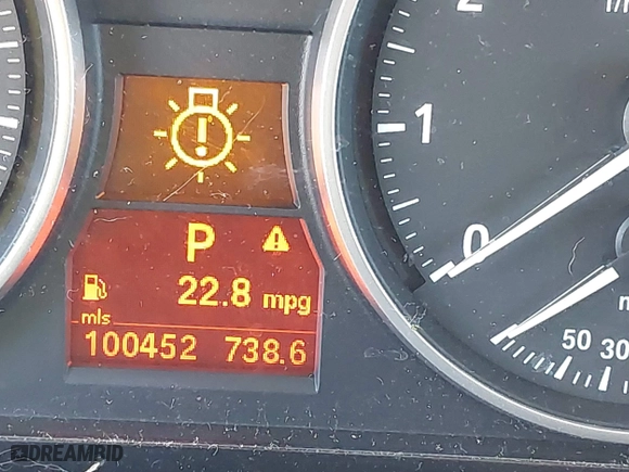 2015 BMW X1 sDrive28i with VIN WBAVM1C58FV498559, listed as a IAAI auction lot 41208638 with 100,452 mi miles. Bid and sale history available at carsss.com. Image 7.