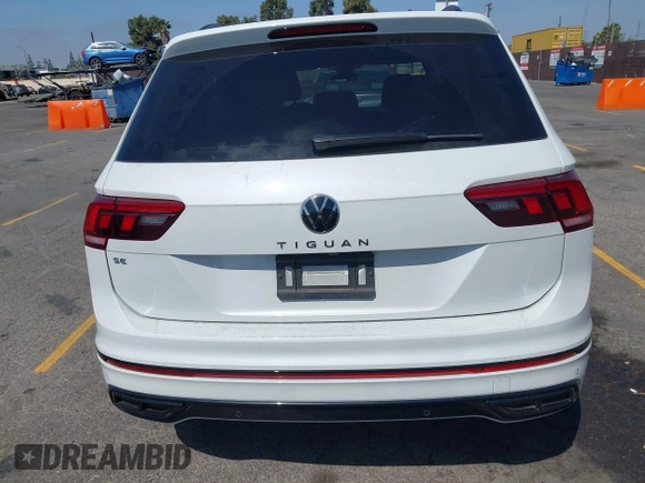 2024 Volkswagen Tiguan SE R-Line Black with VIN 3VVCB7AX7RM085619, listed as a IAAI auction lot 42325566 with 10,615 mi miles and . Bid and sale history available at DreamBid. Image 16.
