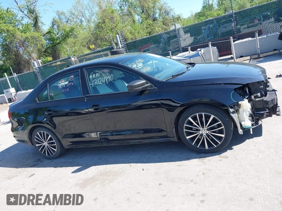 2015 Volkswagen Jetta SE z VIN 3VWD17AJ0FM348432, wystawiony jako IAAI lot #42124810 z przebiegiem 129 034 mil mil oraz . Historia ofert i sprzedaży dostępna na DreamBid. Obrazek 14.
