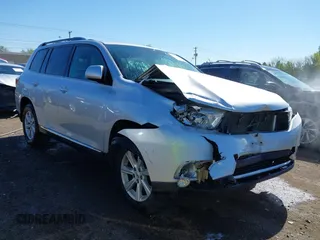 2011 Toyota Highlander z VIN 5TDBK3EH5BS067373, wystawiony jako IAAI lot #42132618 z przebiegiem 273 258 mil mil oraz . Historia ofert i sprzedaży dostępna na DreamBid. Obrazek 1.
