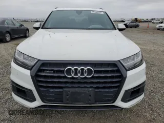 2019 Audi Q7 Premium Plus with VIN WA1LAAF70KD047717, listed as a Copart auction lot 59835635 with Not provided miles and Salvage title. Bid and sale history available at DreamBid. Image 5.