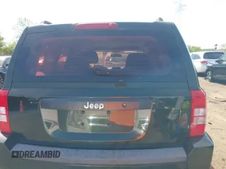 2010 Jeep Patriot Sport with VIN 1J4NT2GB8AD573538, listed as a IAAI auction lot 42113824 with 166,584 mi miles. Bid and sale history available at carsss.com. Image 17.