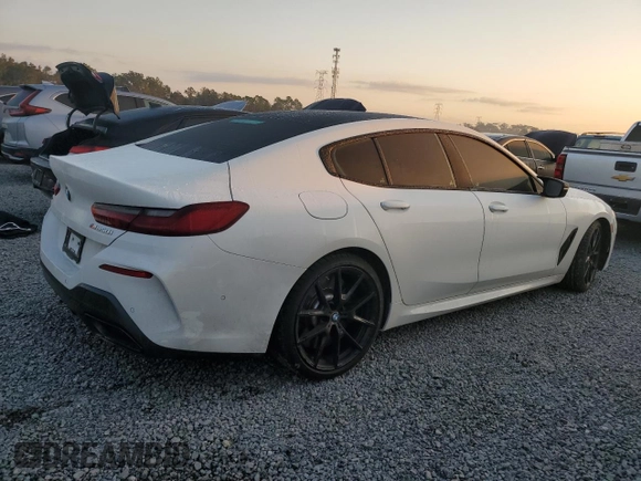 2023 BMW 8 Series M850i z VIN WBAGV8C0XPCL58173, wystawiony jako Copart lot #76322394 z przebiegiem 24 954 mil mil oraz Nie do naprawy • Non repairable. Historia ofert i sprzedaży dostępna na DreamBid. Obrazek 3.