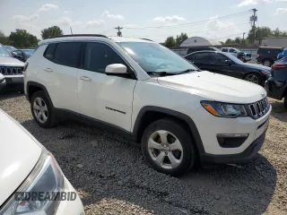 2019 Jeep Compass Latitude z VIN 3C4NJDBB4KT704264, wystawiony jako Copart lot #67137964 z przebiegiem 58 018 mil mil oraz Szkoda całkowita • Salvage title. Historia ofert i sprzedaży dostępna na DreamBid. Obrazek 4.