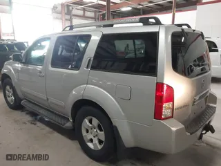 2005 Nissan Pathfinder LE with VIN 5N1AR18W65C701894, listed as a IAAI auction lot 41835924 with 175,623 mi miles. Bid and sale history available at carsss.com. Image 3.