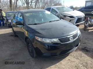 2011 Kia Forte EX z VIN KNAFU4A21B5454279, wystawiony jako IAAI lot #41855102 z przebiegiem 135 173 mil mil oraz . Historia ofert i sprzedaży dostępna na DreamBid. Obrazek 1.